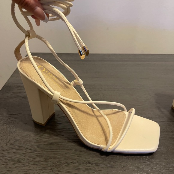 Cream heels - Picture 3 of 5